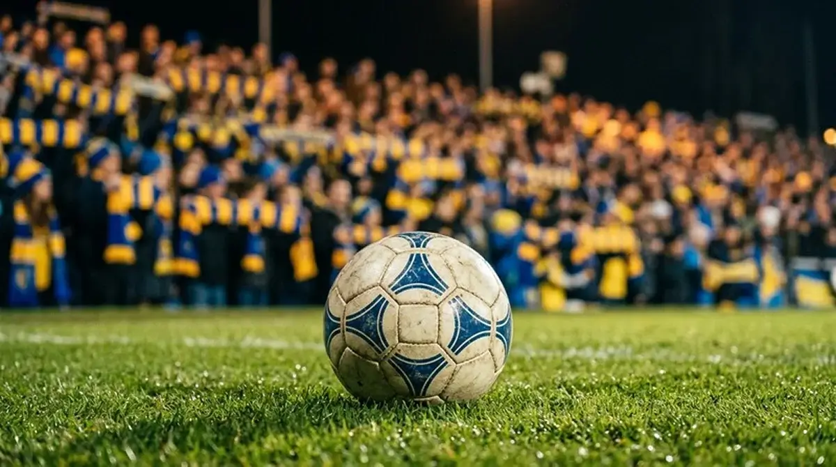 Jalkapallo ja stadionin valot pohjoismaisen kannattajajoukon edessä